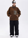 Pantalon de ski ample et fluide pour femme, en polaire sherpa synthétique zippée et genoux renforcés.