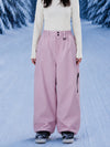 Women's loose-fitting, durable snowboard pants with a versatile urban style