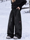 Pantalon de snowboard cargo ample et extensible pour femme, style freestyle, en tissu Techline utilitaire et résistant.