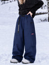 Pantalon de snowboard cargo ample et extensible pour femme, style freestyle, en tissu Techline utilitaire et résistant.