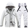 Ensemble veste et pantalon de ski isolés pour homme, idéal pour la montagne.