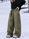Pantalon de snowboard cargo ample et extensible pour femme, style freestyle, en tissu Techline utilitaire et résistant.