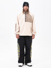 Pull en polaire sherpa synthétique pour homme et pantalon de ski cargo réfléchissant.