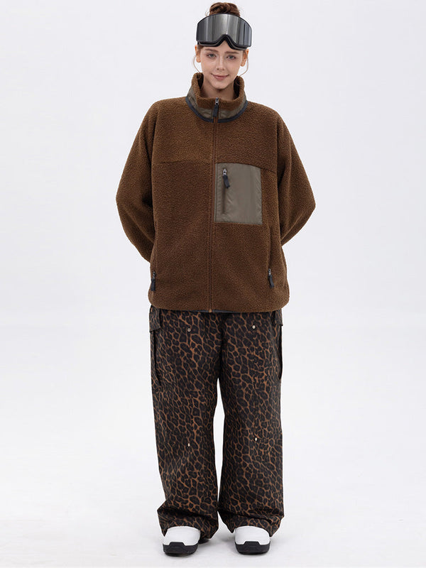 Pantalon de ski ample et fluide pour femme, en polaire sherpa synthétique zippée et genoux renforcés.