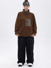 Pantalon de ski ample et fluide pour femme, en polaire sherpa synthétique zippée et genoux renforcés.