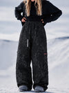 Pantalon de snowboard cargo ample et extensible pour femme, style freestyle, en tissu Techline utilitaire et résistant.