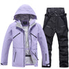 Ensemble veste et pantalon de ski isolés pour homme, idéal pour la montagne.
